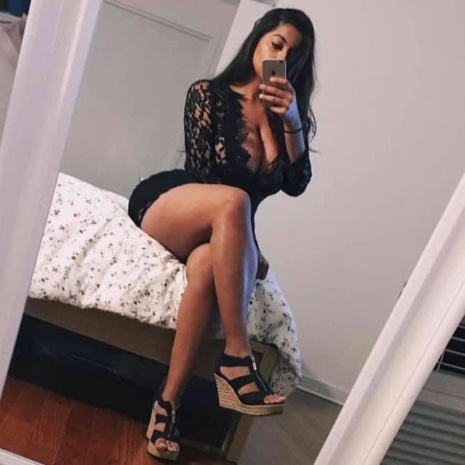 Click to view full size Thic Desi goddess