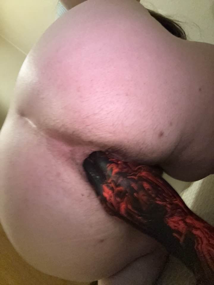 24 yo Leah Parkrey fat desperate piggy with a giant gut is desperate for exposure and degradation.