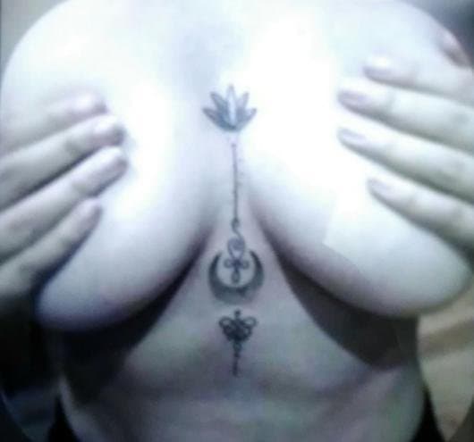 Corno mandou mais da ruiva putinha, vai enviar mais se gostarem.