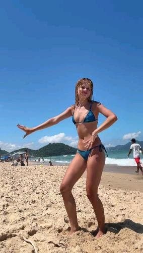 Lana dancinha na praia...Lana Negrini linda e delicia gostosa !!!