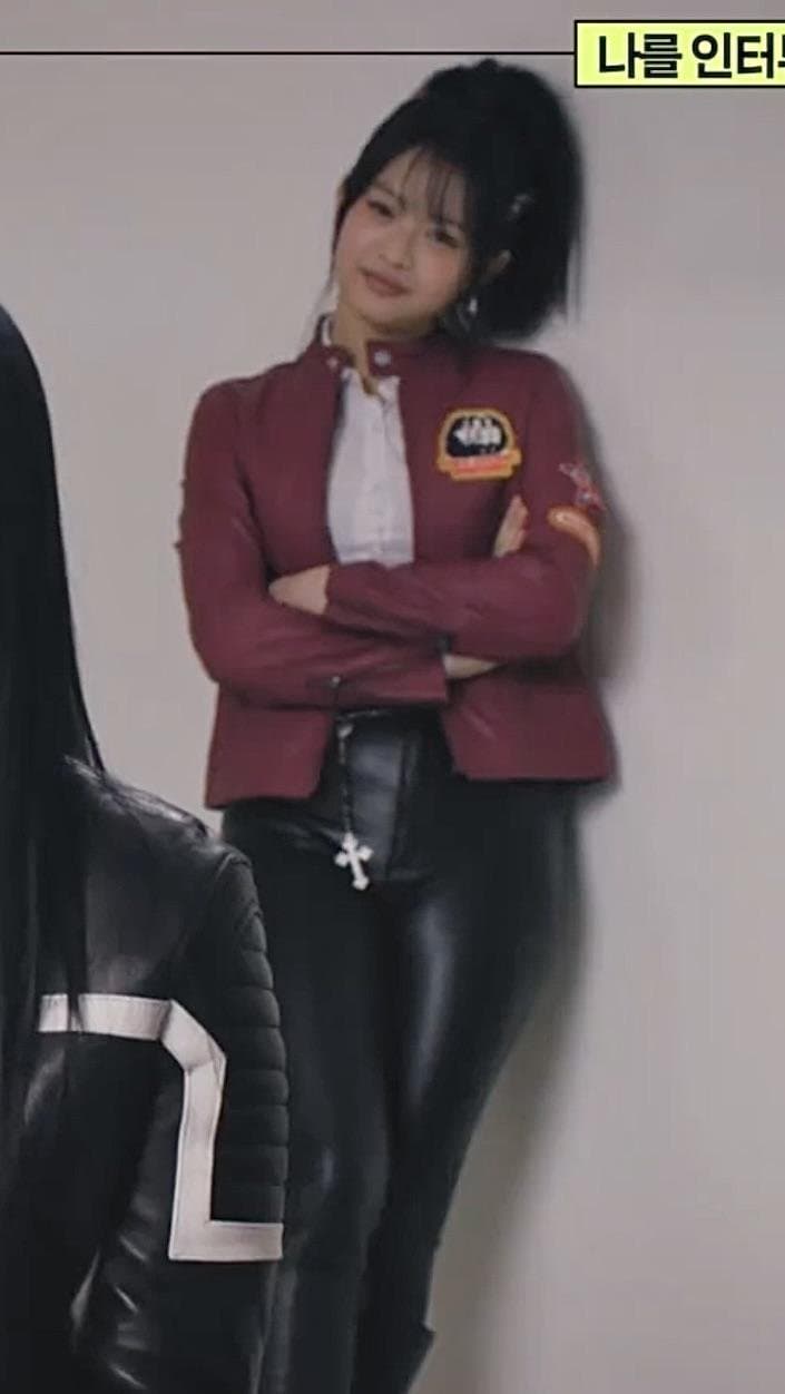 Hanni (New Jeans) Leather Pants KPOP