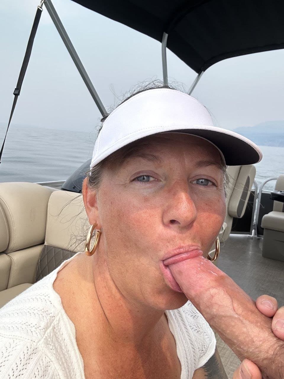 Loupe Minou. Canada.