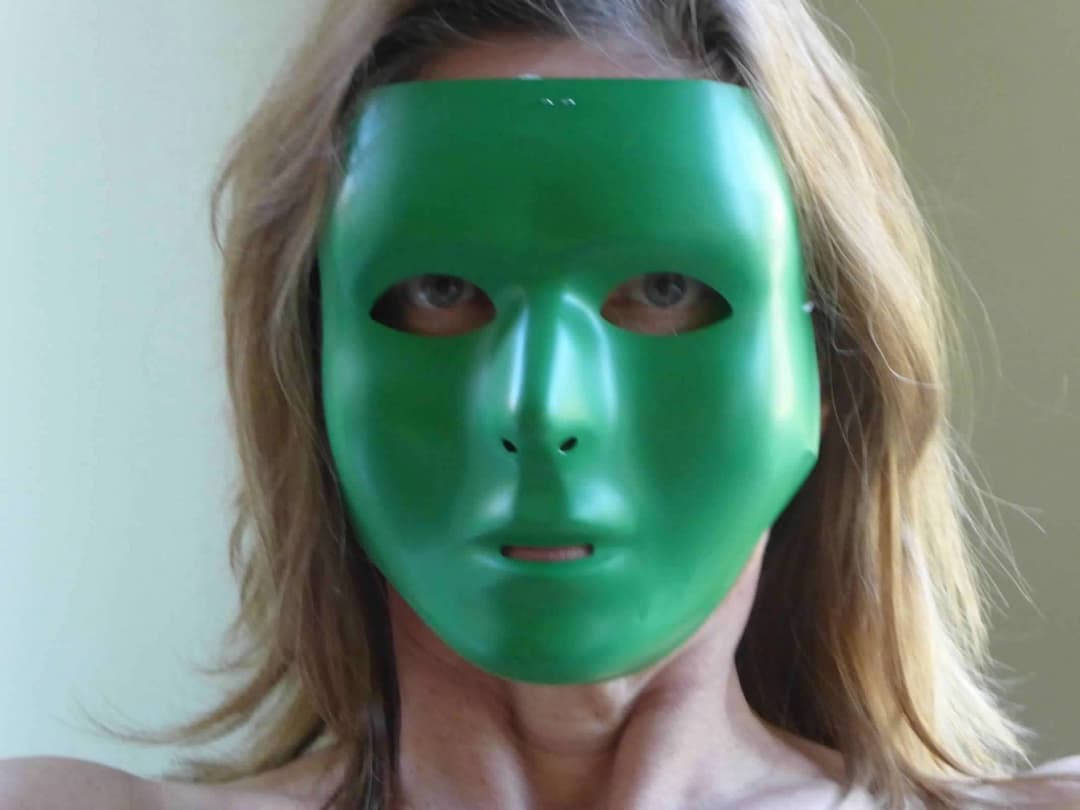 Natascha Cone hiding her gorgouse face behind mask but her fine body gives her away