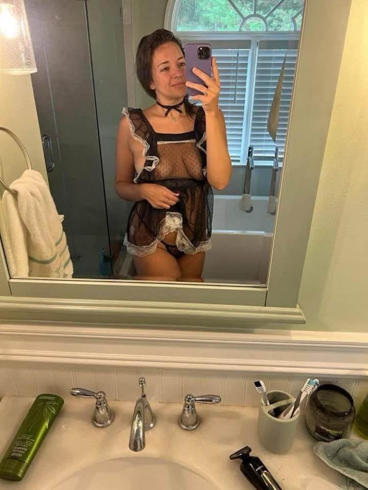 Forced to show my wife’s face and holes. Kik me343435