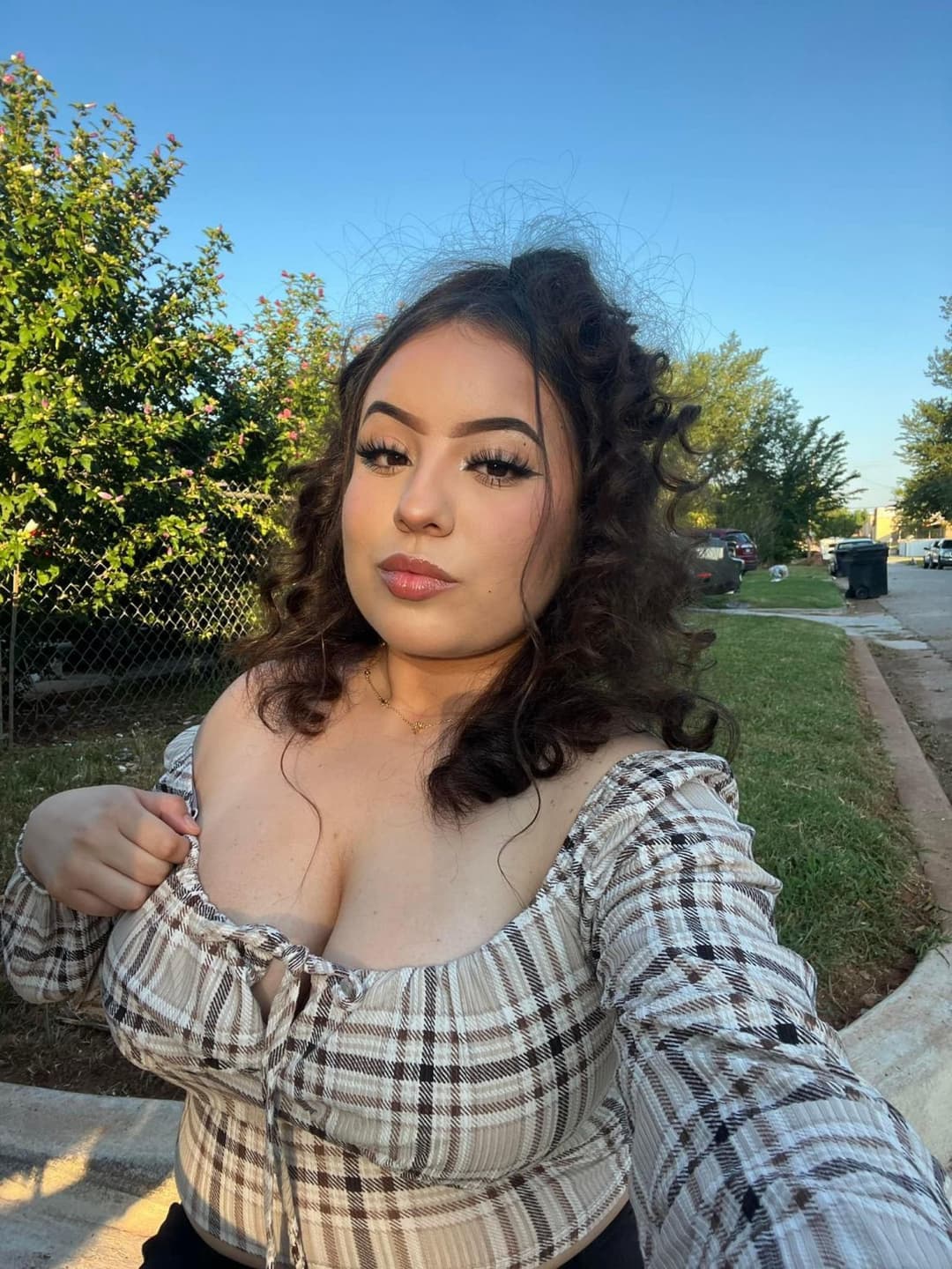 Sexy big titty Latina teen??????????????????????