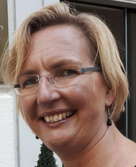 Highheels hotwife Jenna cums dildoing