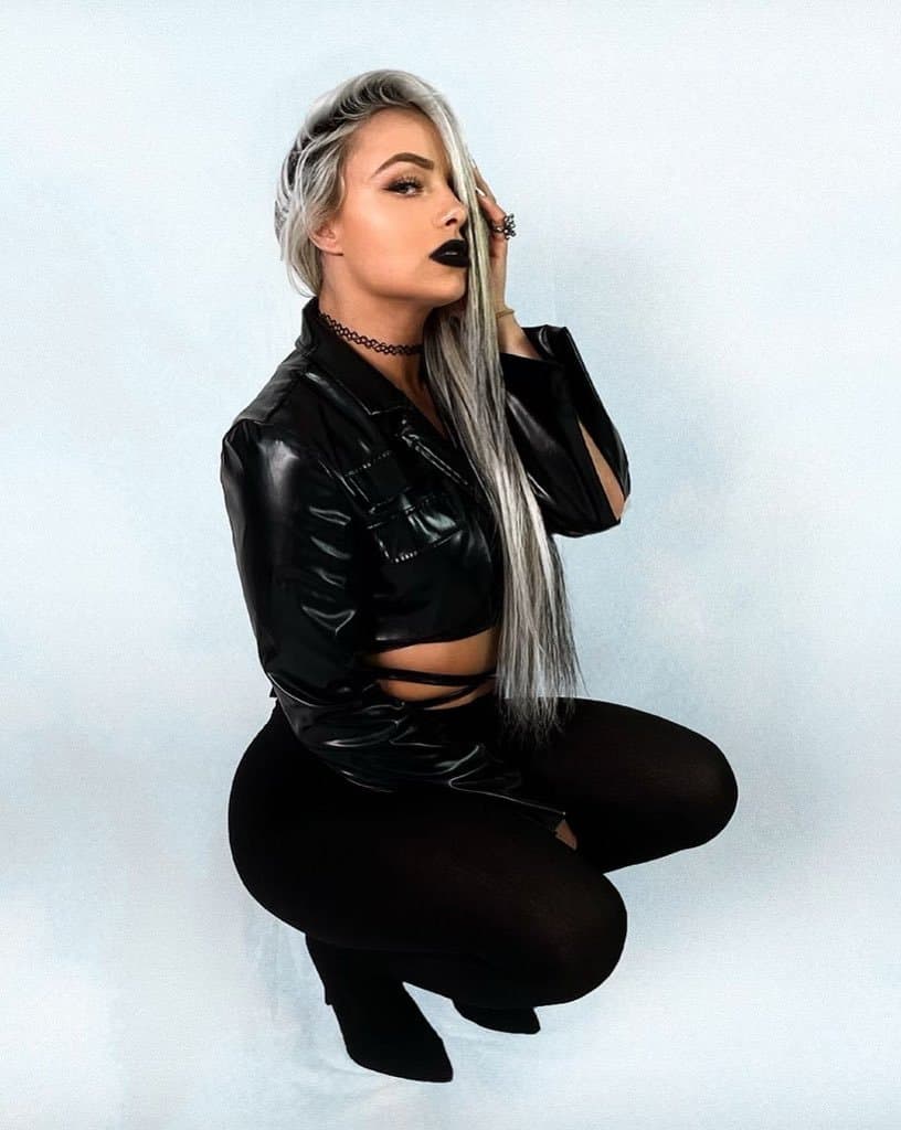 Cute & sexy Wrestling lady ??