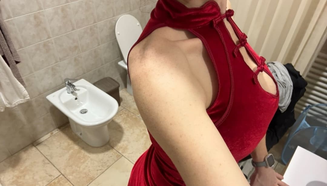 Italian woman who can eat semen and ejaculate inside the vagina....If you want a face photo, just te