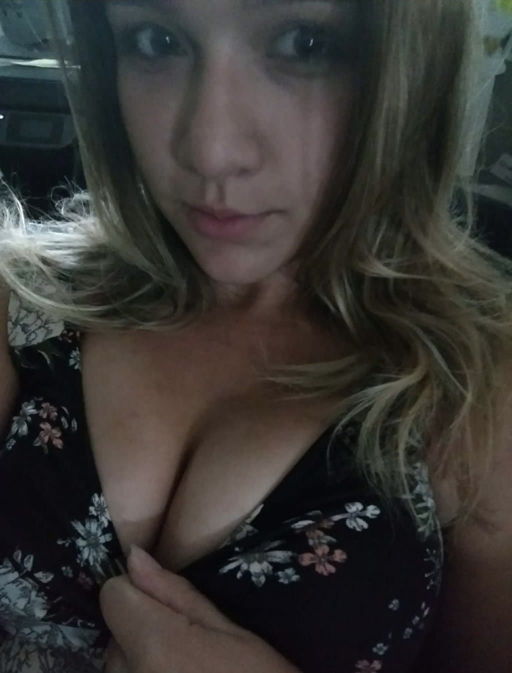 Click to view full size Kelsey the Attention Whore