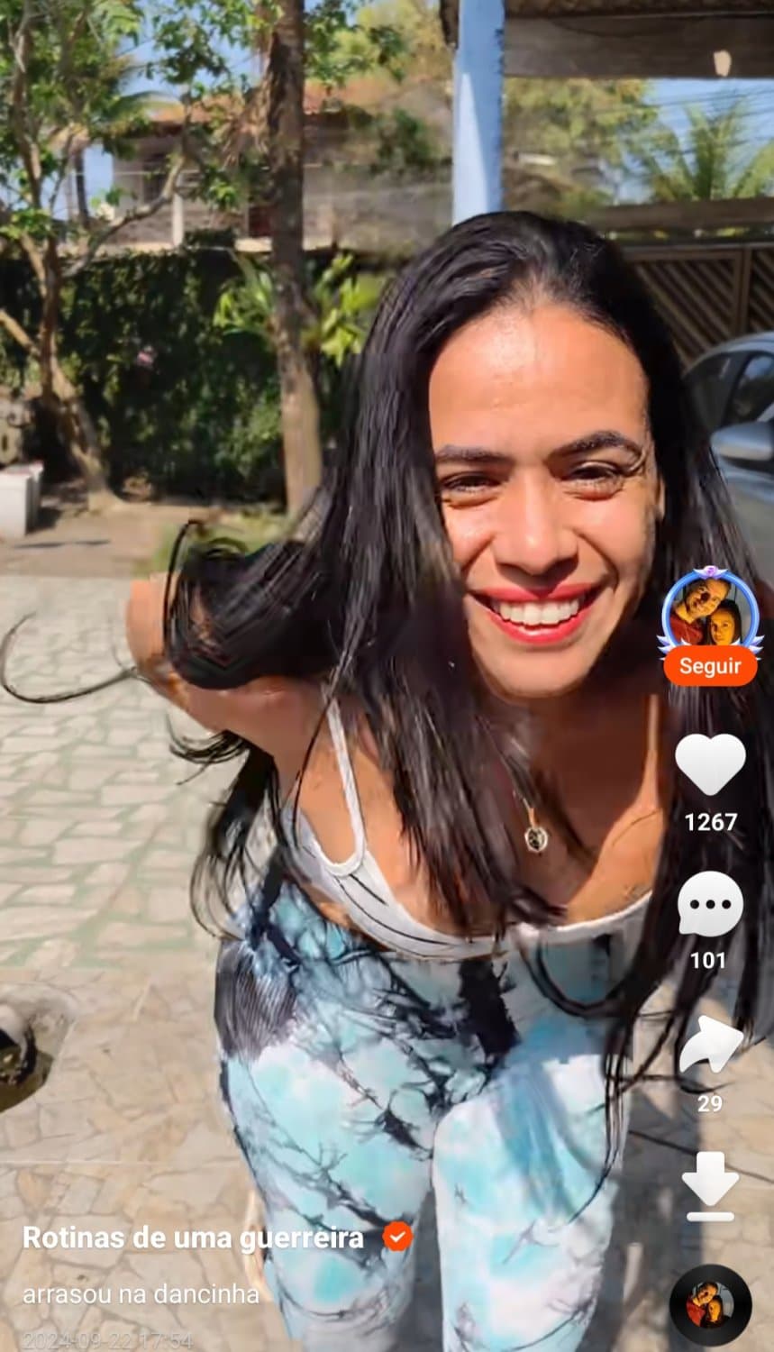 Alguém tem mais conteúdos dessa coroa pelada ? O nome dela é Sandra Barros ou Sandra Pereira