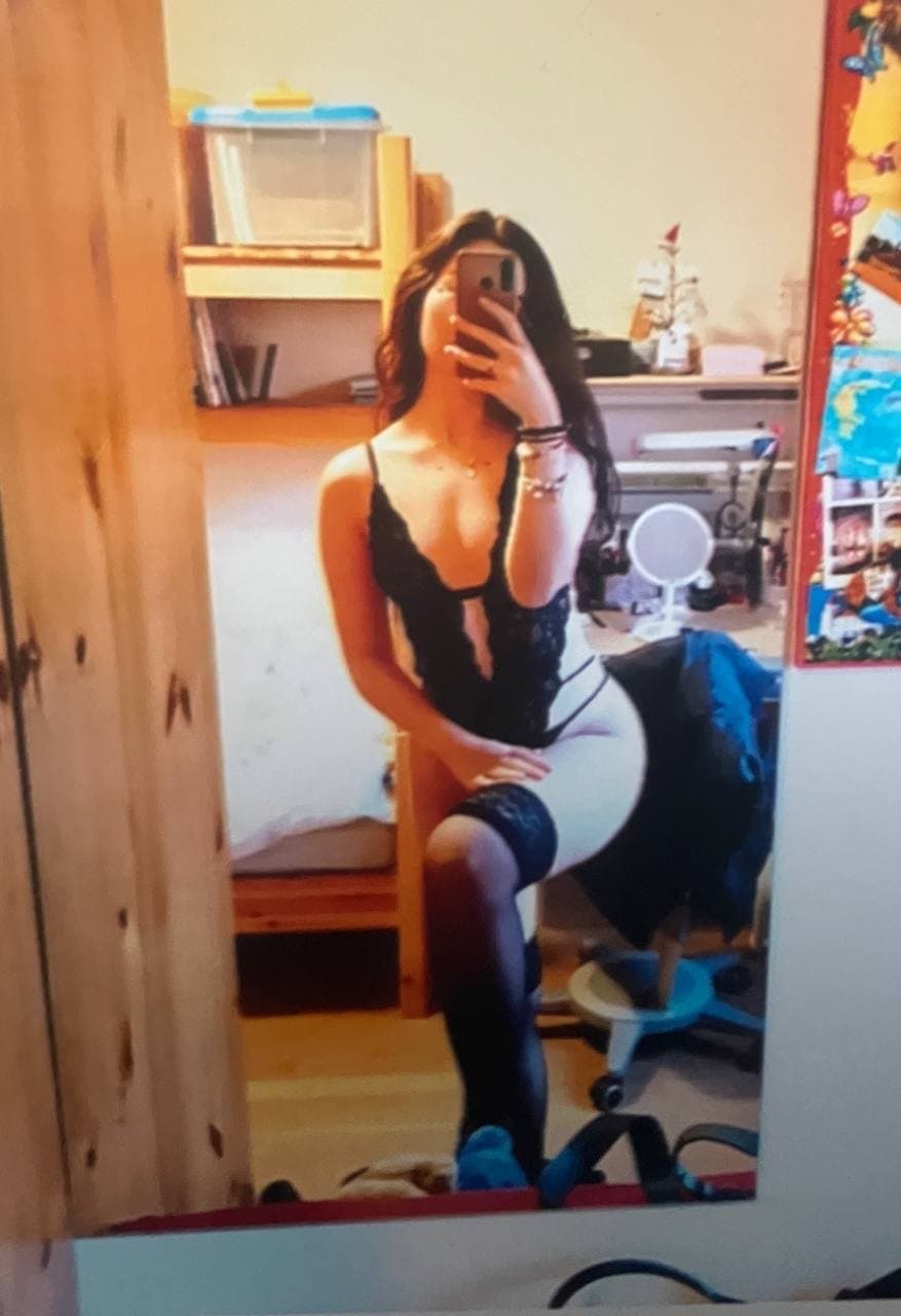 Lena B(22F, USA) shared iCloud videos and photos for jerking. Tight innocent, fit bodied nerdy girl