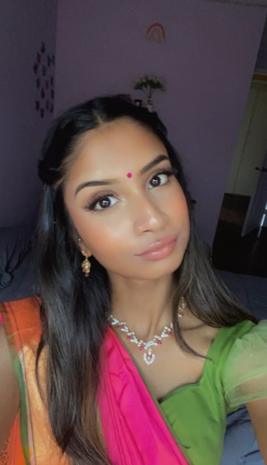 Guy wants to know if yall think his gf is sexy or not? Comment wht yall think and would do?