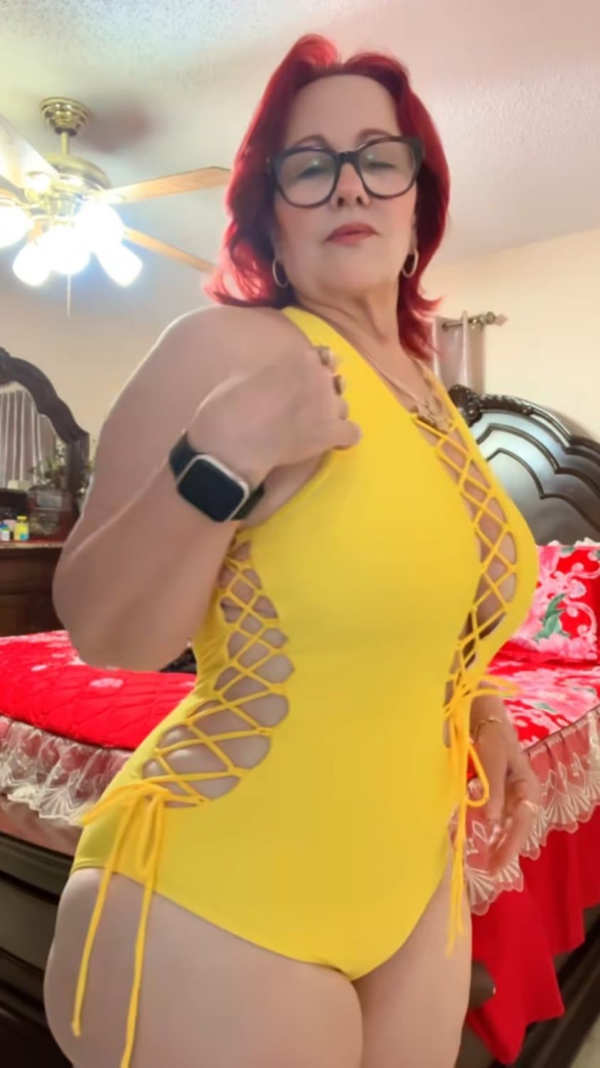 Sexy photos of my hot mom big ass, I stole the photos from her cell phone