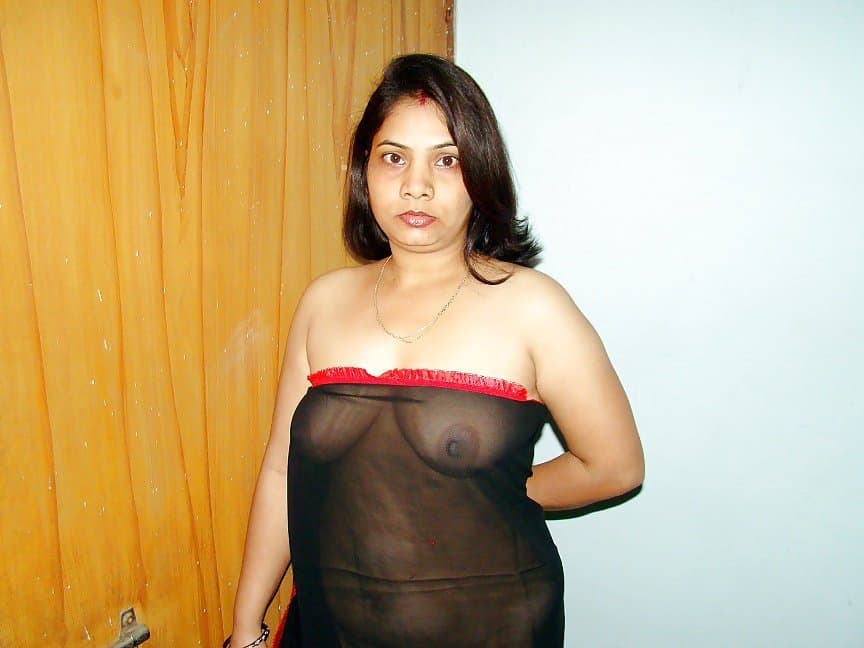 Desi chubby bhabhi look serious?
