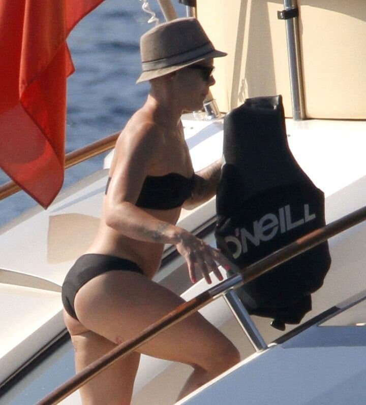 Pink Banging Body & Hot Ass & Petite Suckable Tits Has Me Dripping For The Goddess ?