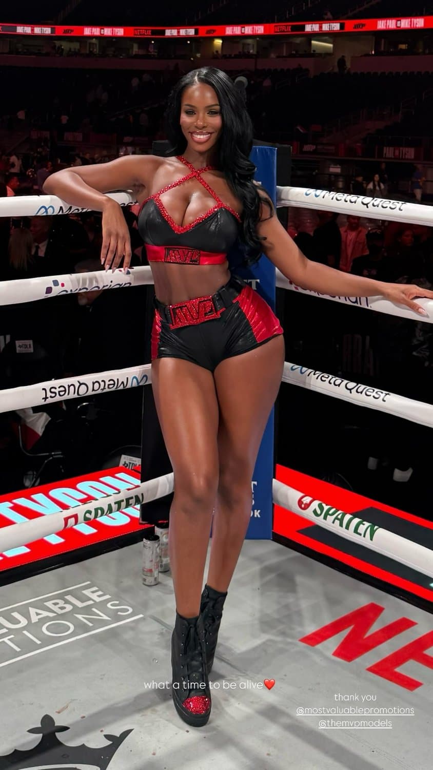 sexy ring girl