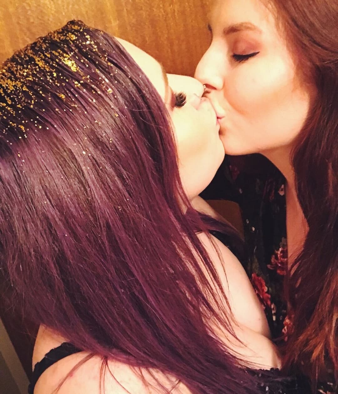 Click to view full size Ellison (28F) amateur mom of 2 with thick booty and perfect tits