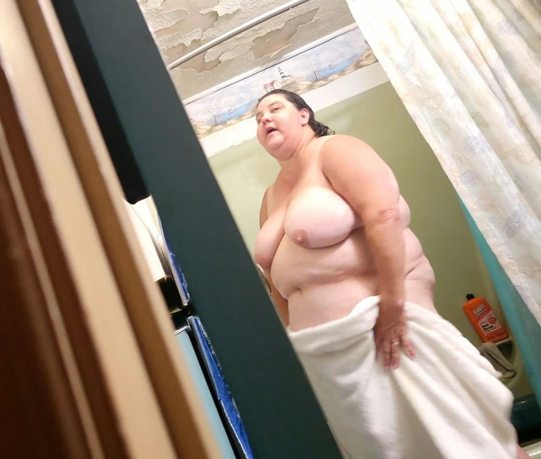 Big tit amputee webslut getting dressed