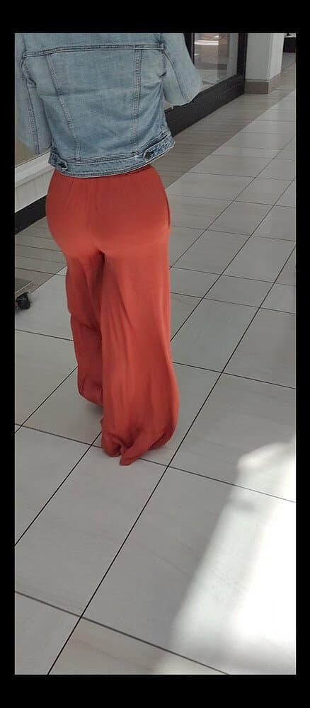 Click to view full size 2 Big Booty Latin Sisters At the Mall