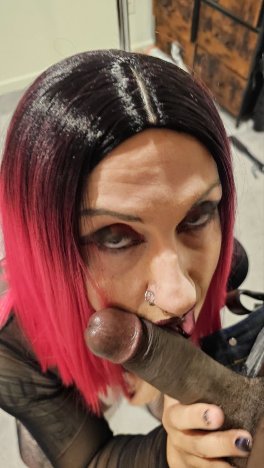 Comment what you’d do to this pathetic trans sissy latex whore.Tiffany minx @tiffanyminxcosplay