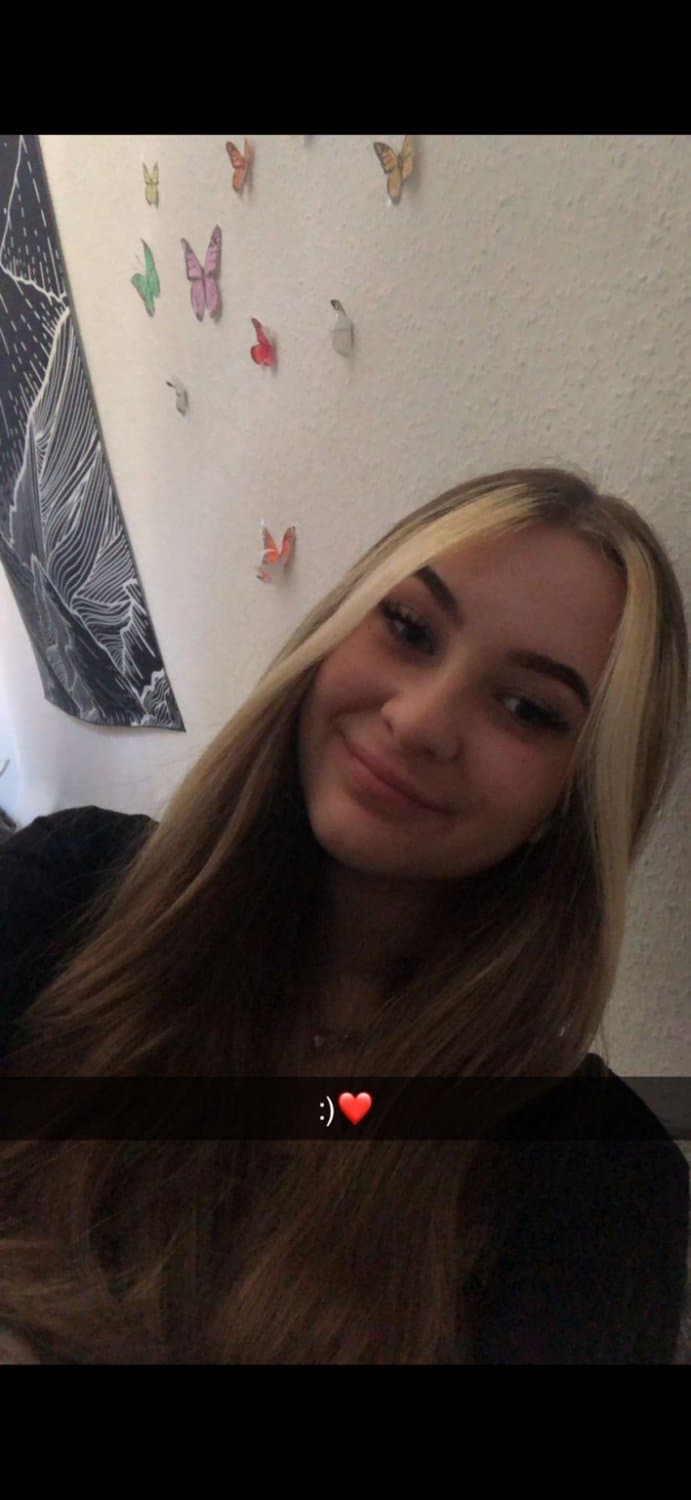 Needy whore Roxana can never tease enough men.