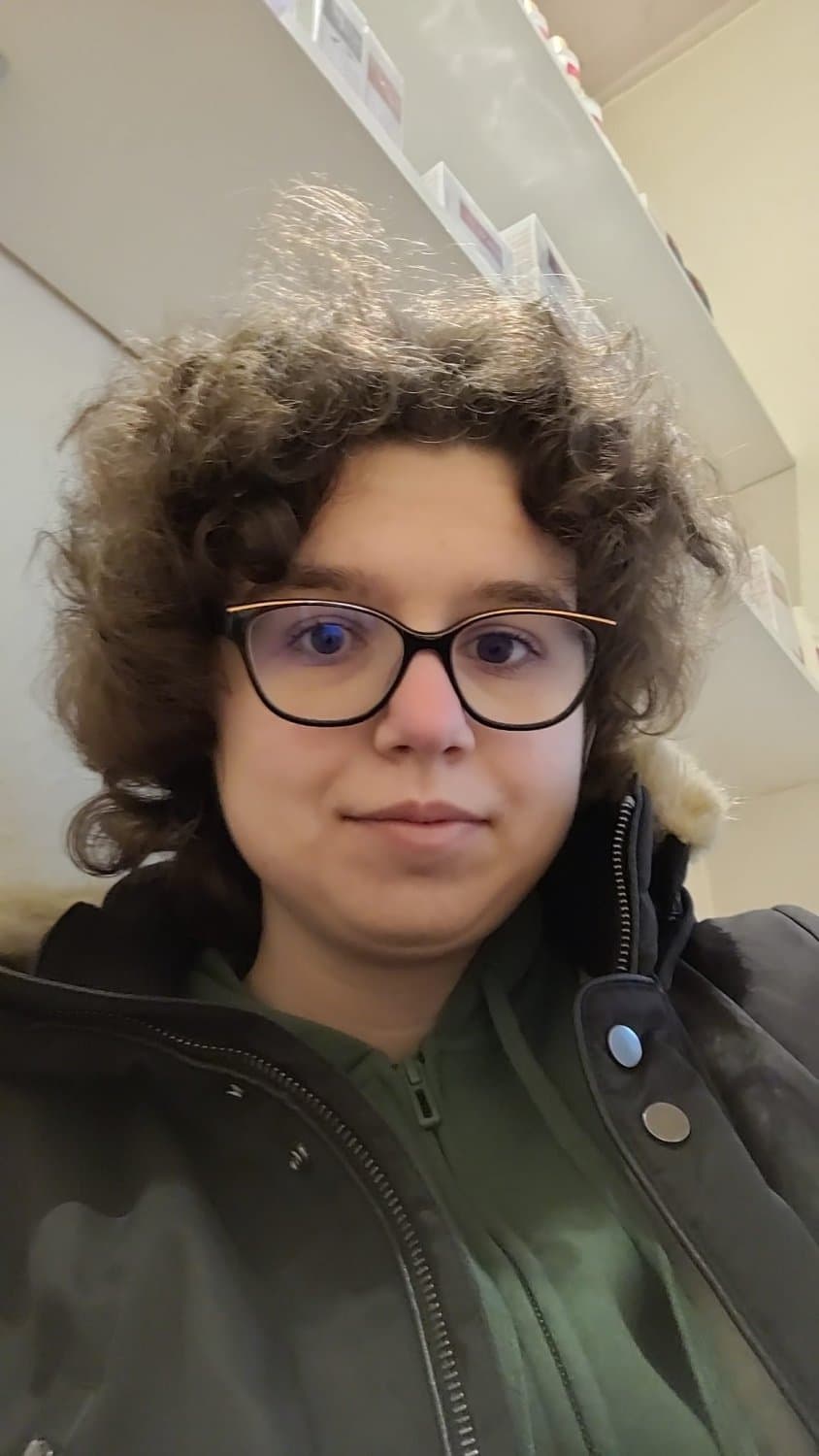 Ugly dumb French girl fucked by her Spanish coworker ex-partner, who took advantage of her buttocks