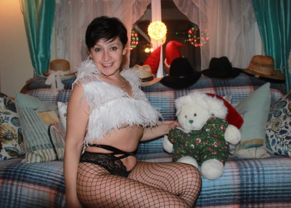 Click to view full size Fit Mature Trophy Wife Dressed Undressed Posing