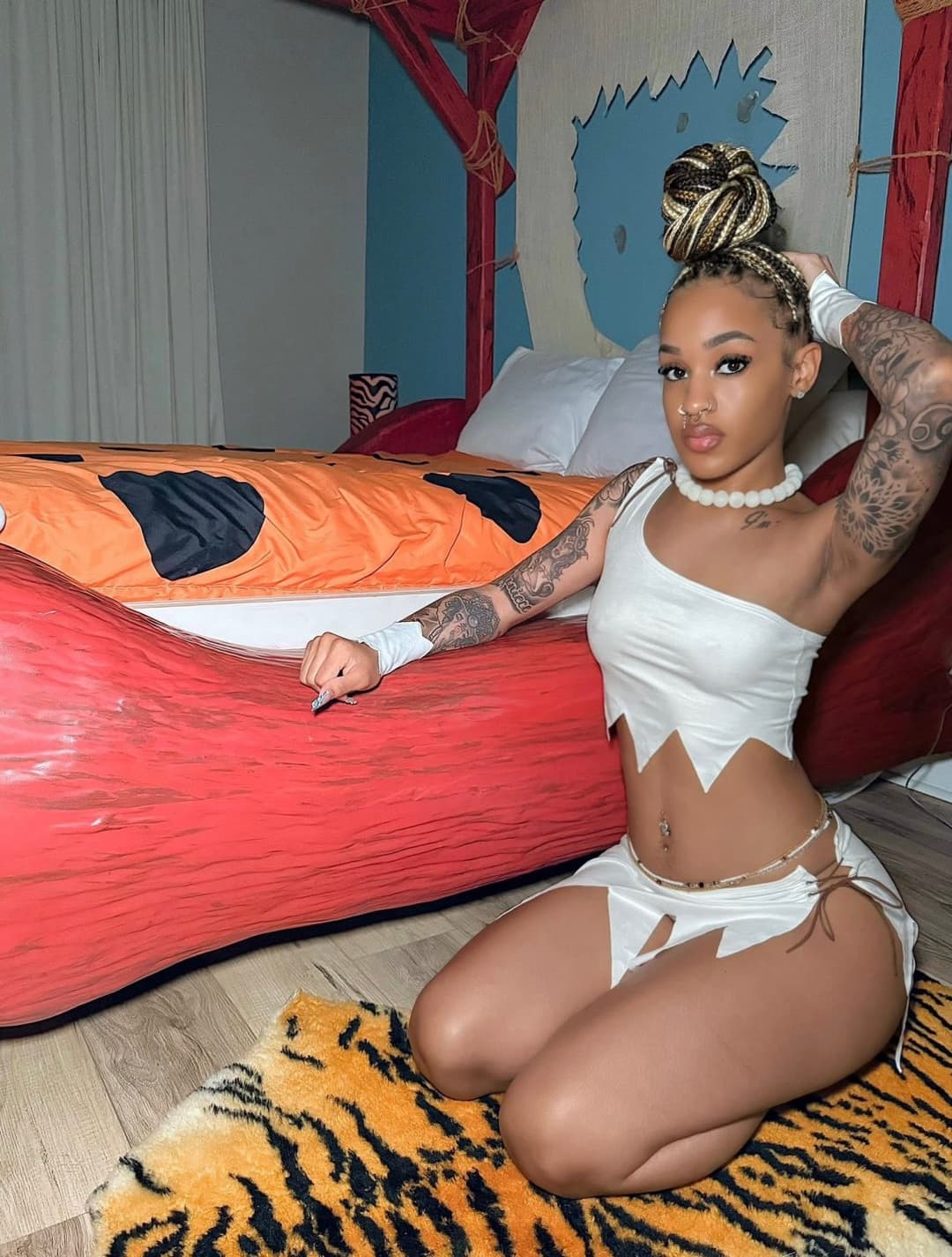 Fit ebony with phat ass & phat pussy print ???