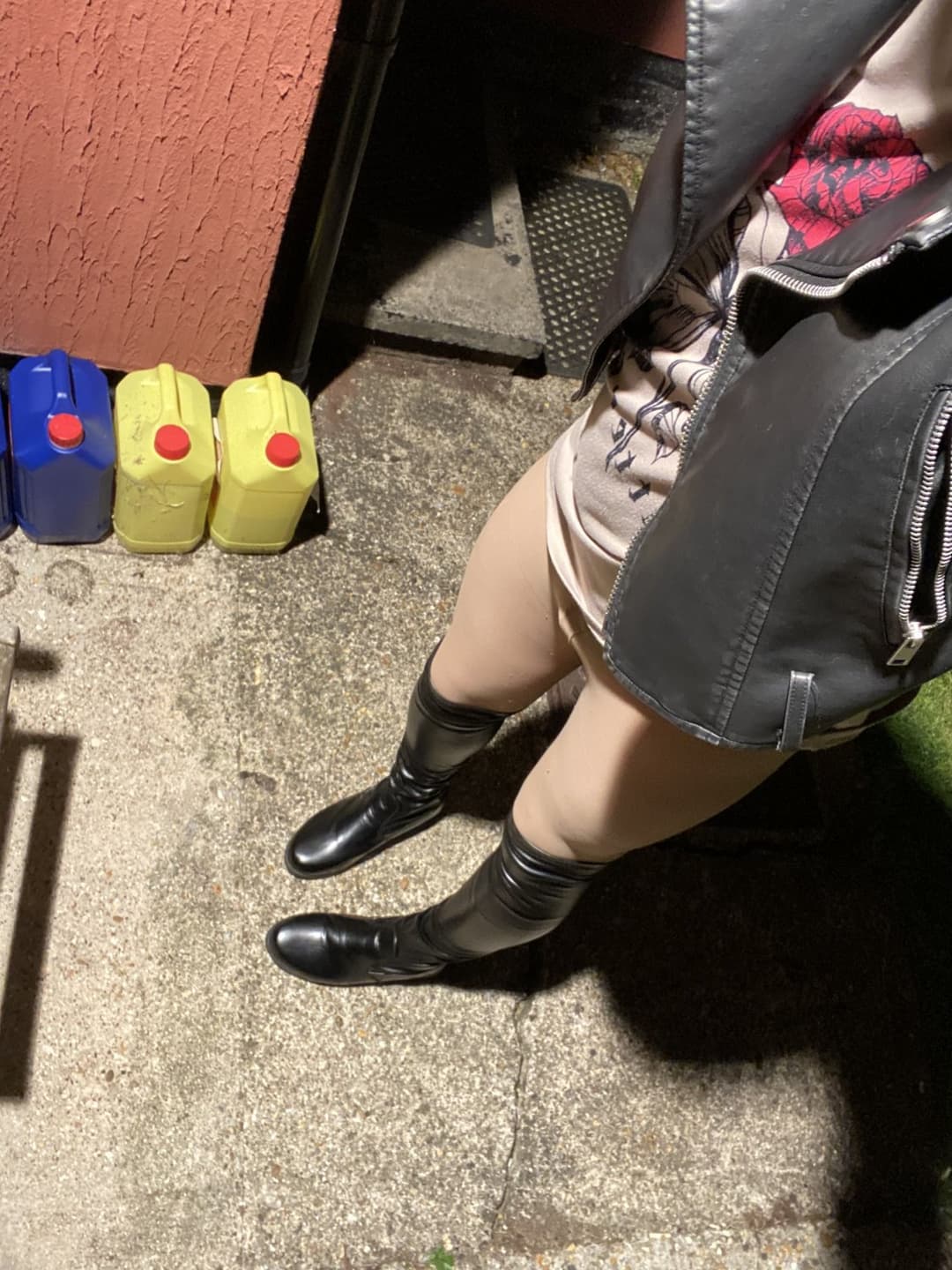 Upload dump, gf coming home so need somewhere to store evidence of Kiera from my girl