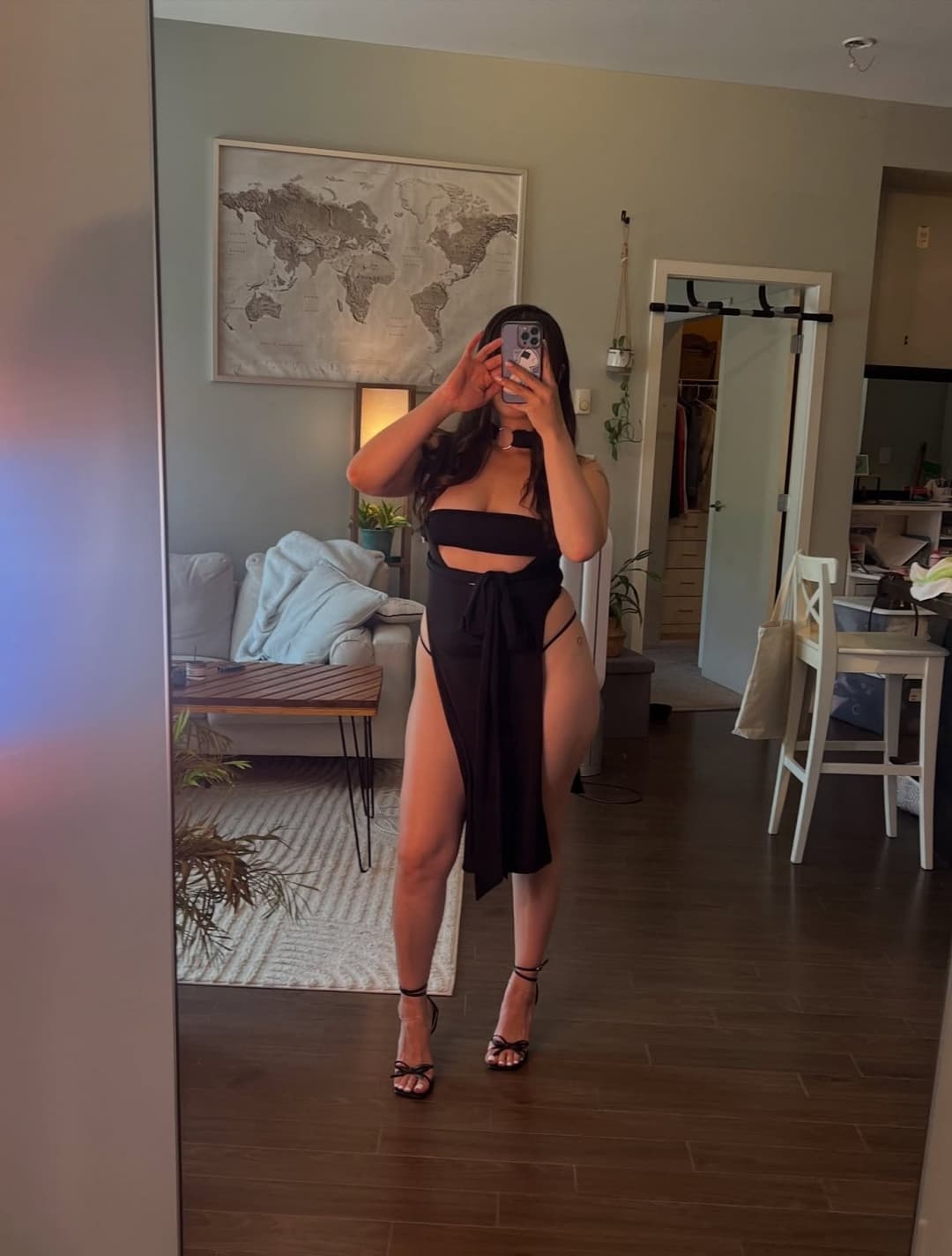 Naughty brunette lovely feet squirter