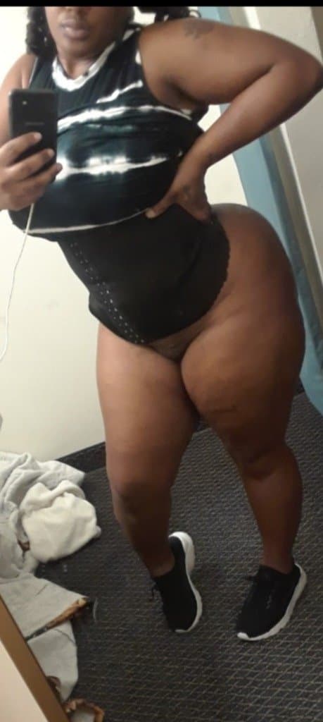 THICK BiG BOOTY MATURE EBONY MOM. MILF COUGARS phone leaked real camera roll