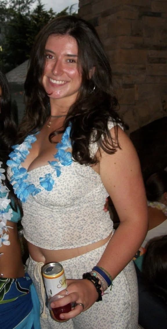 This busty recent grad has me soo gooned. Who else has someone they want me to goon to?