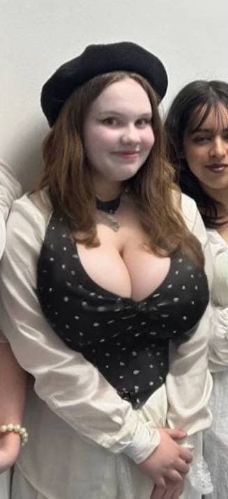Erin - busty teen cleavage