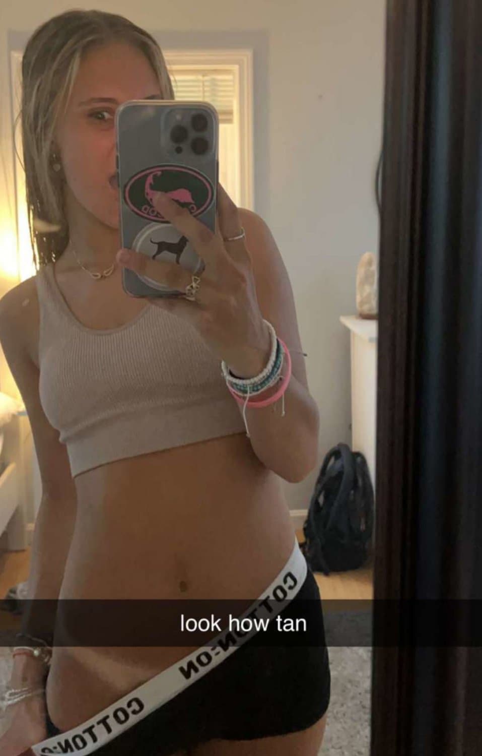 Amateur college slut takes boyfriends dick like a good slut