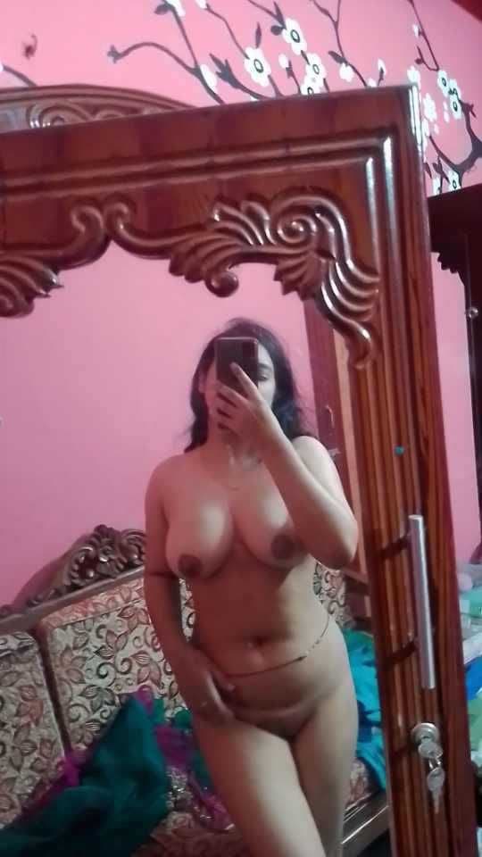 Beautiful Sexy Indian Figure GF Pressing Boobs Fingering