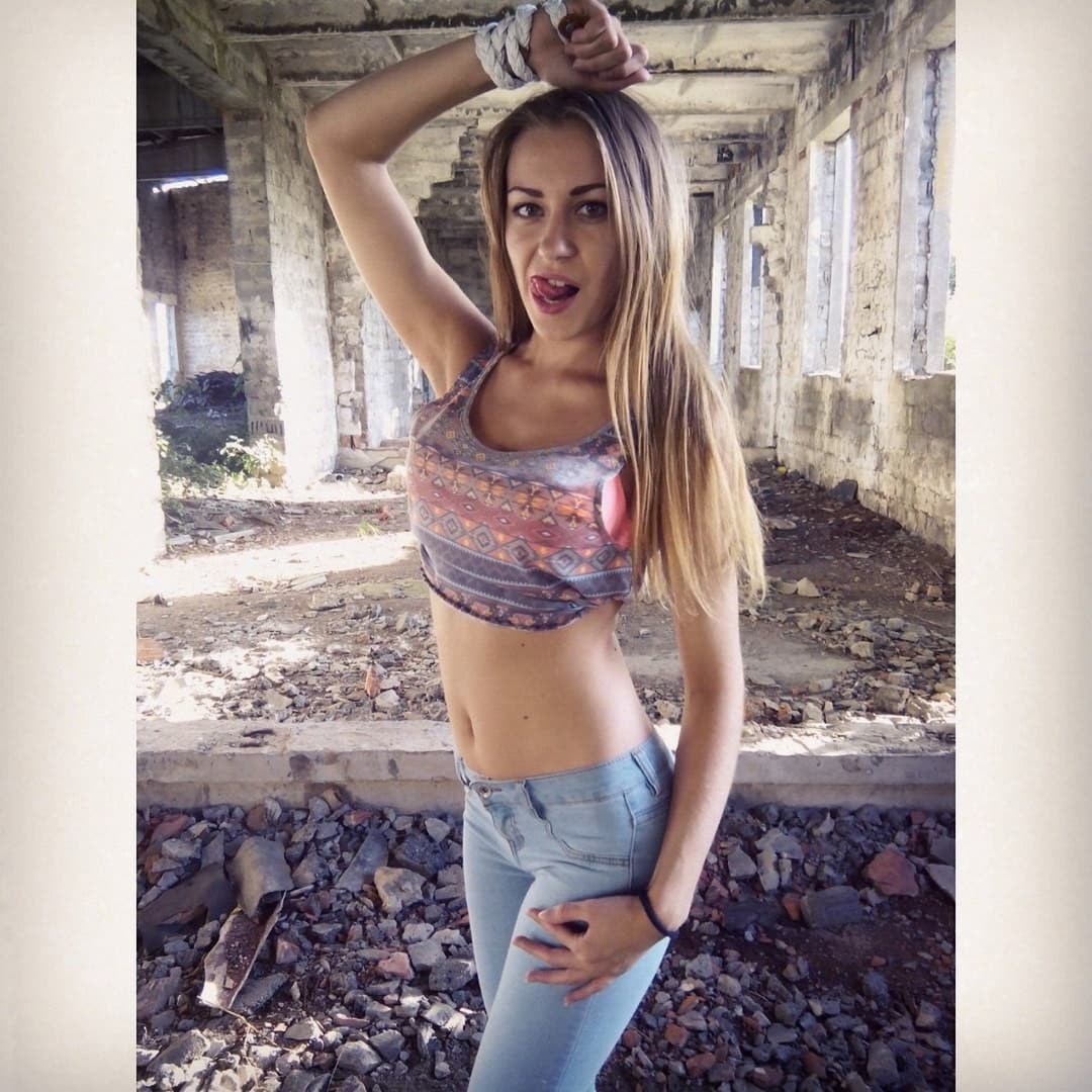 Real amateur babe deepfakes (+originals)