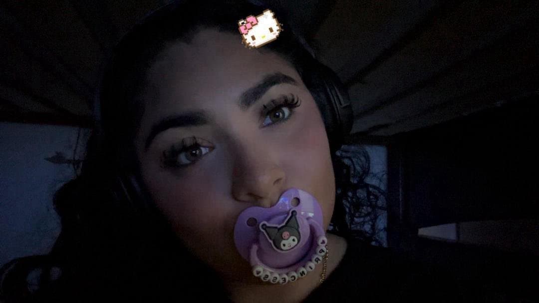 Ex gf Leah from Brooklyn wanted other men to be her daddy while she wore diapers dm for info