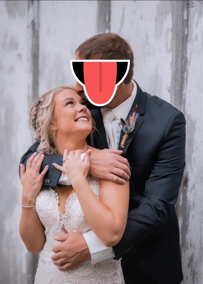 This girl describes what the hottest girl in America is like, then shows off her body for G G W