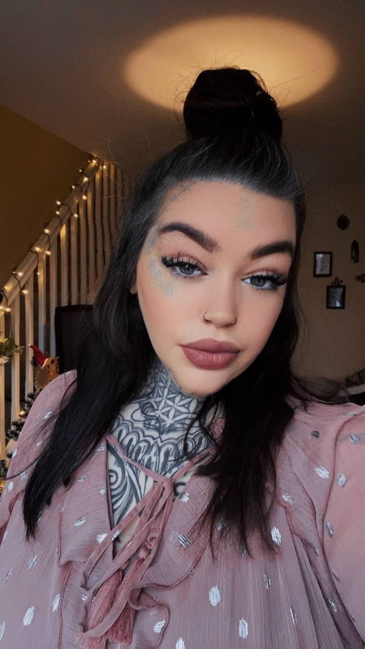 Sexy tattooed UK girl pt1