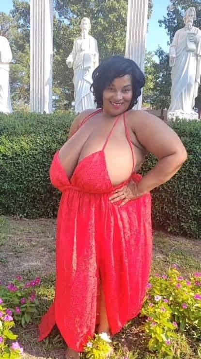 Click to view full size Mature Milf With Super Sized Titties I Want Her Bad Bad& I Would Not Pull Out