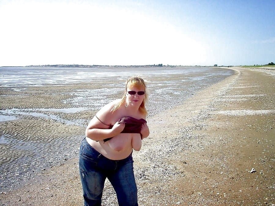 BBW- Grosse cochonne sur la plage