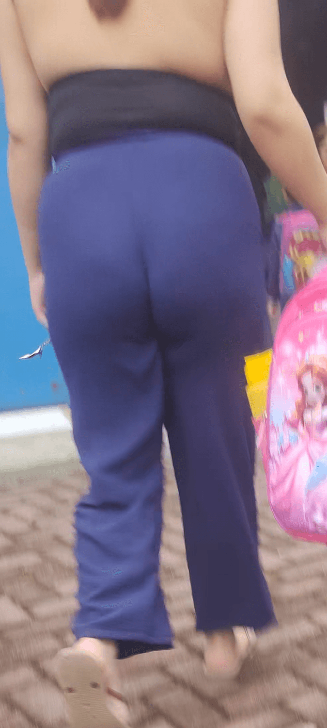 Serie Strangers Butts - 001 Big ass mom