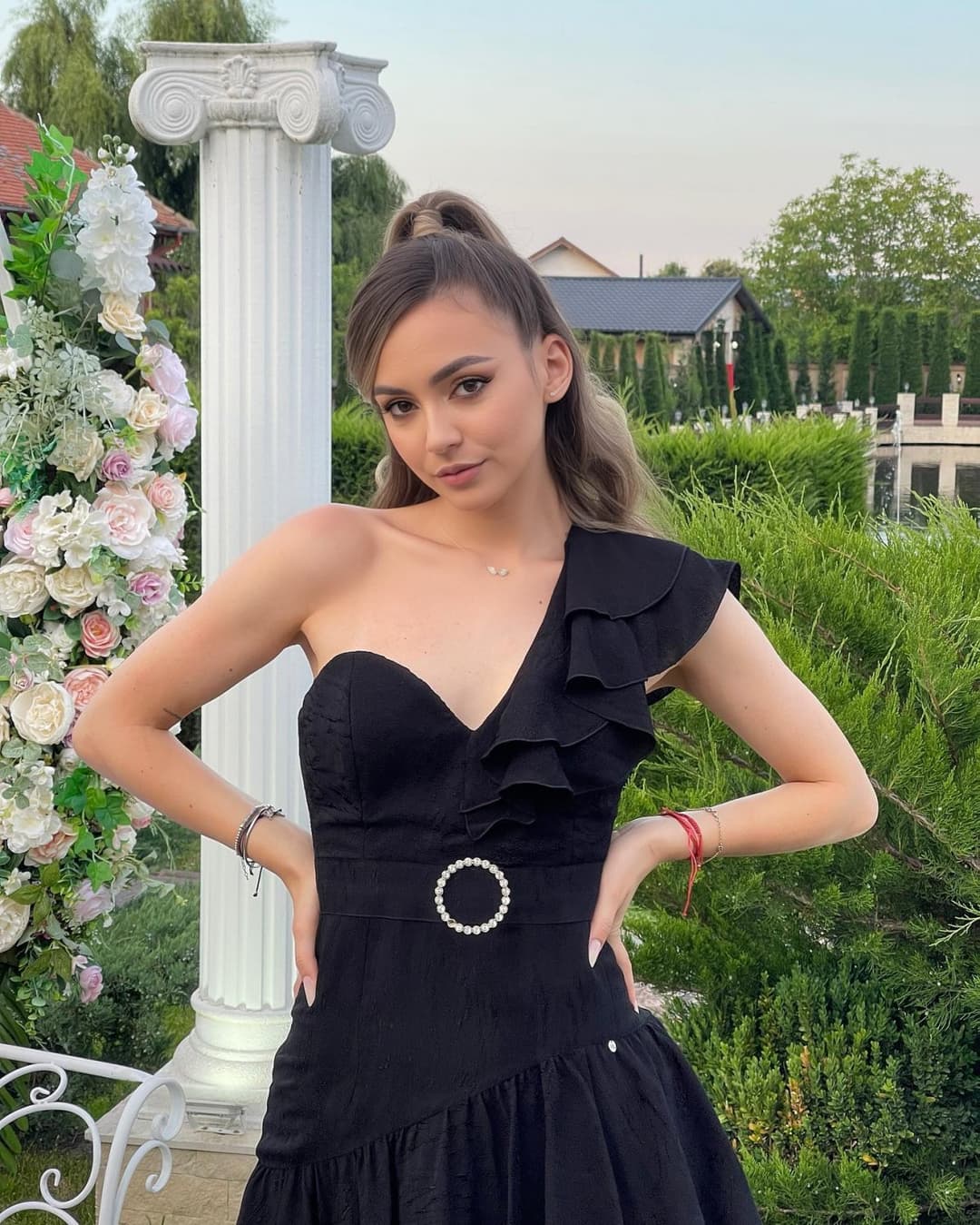 Click to view full size Roxy