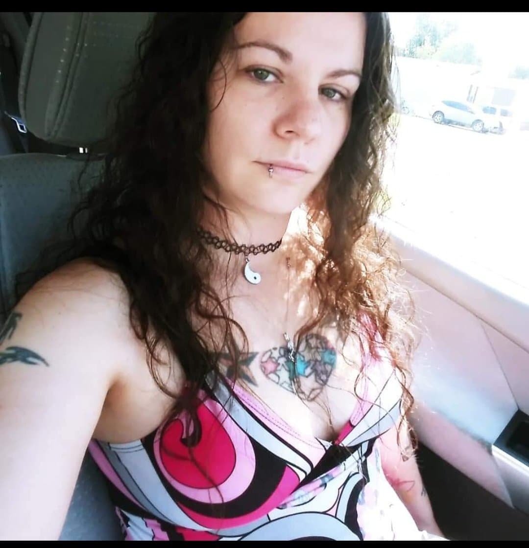 Click to view full size TON slutty trashy milf slut smoker