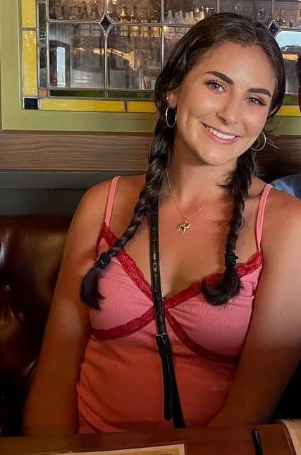 Irl Madisen’s sexy brunette sister Julia has a face begging for cum. +AI. Backup acc in case, dm/kik