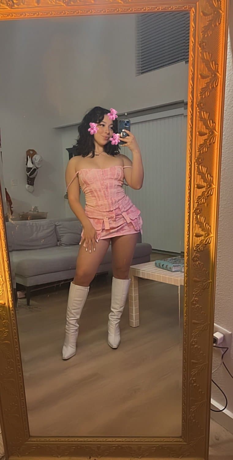 Cute latina gym girl