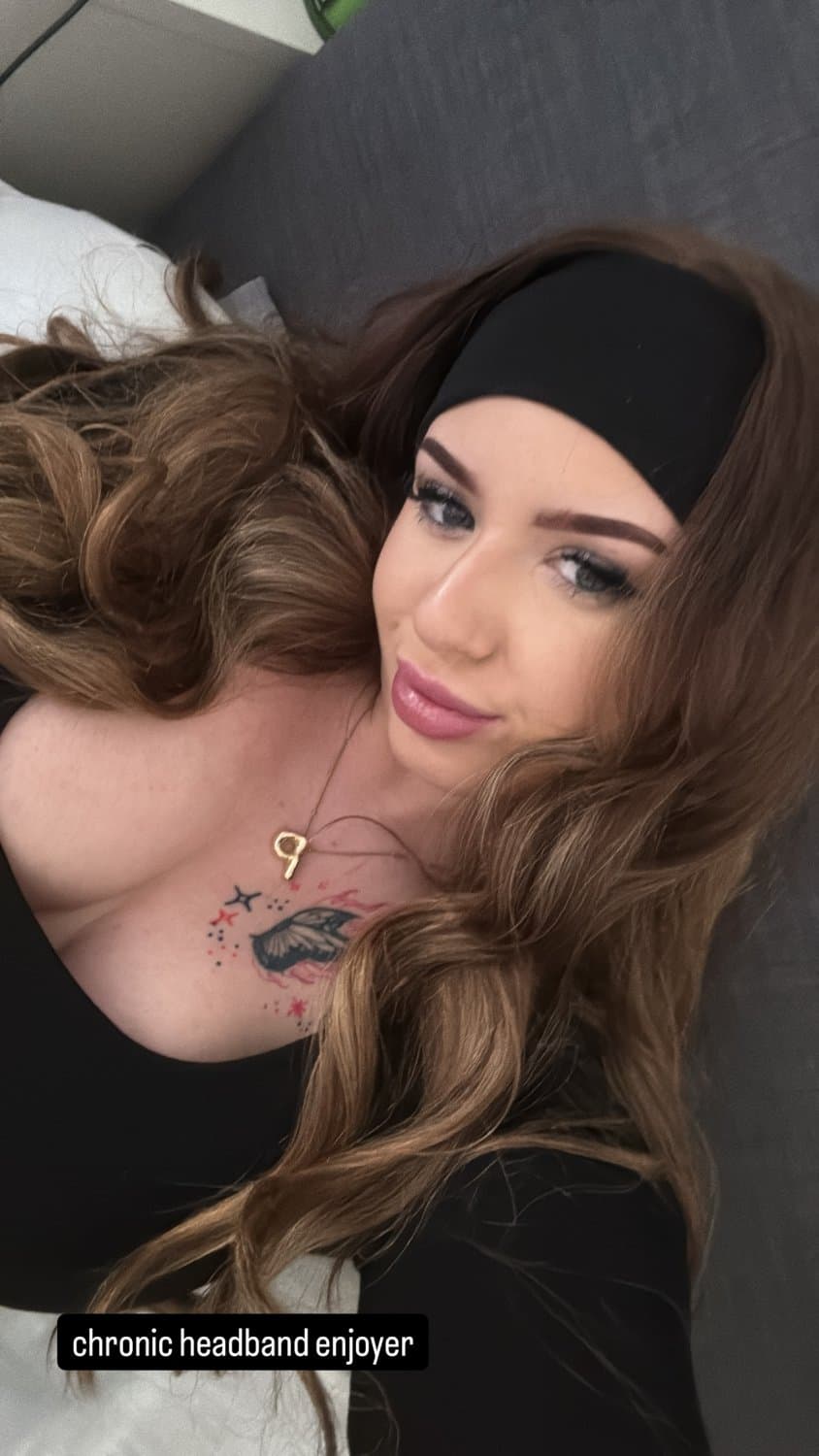 thick gym girl phoebe kitchen 22