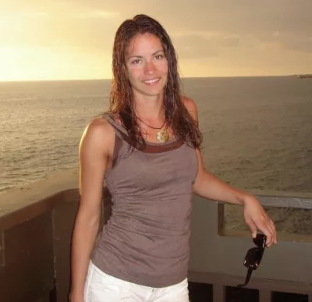 Amber gets a naked tattoo to remember when she masturbated on camera for spring break