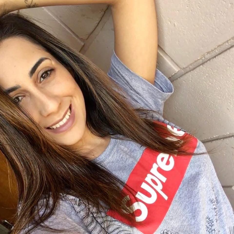 Essa eu comi quando ela namorava. Não gravei mas ela me mandou vídeos mamando o corno. Putinha!