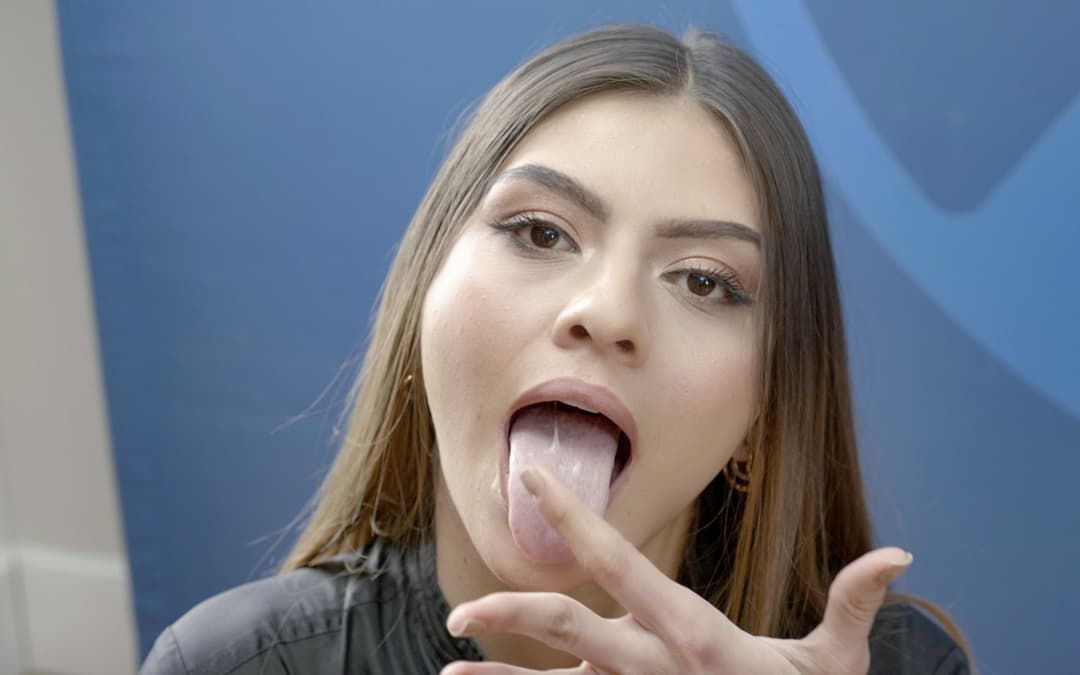 Supermodel goddess drinks sperm from 100 men